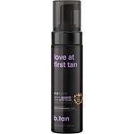 b.tan Selbstbräuner | Love At First Tan - 1 Stunde Selbstbräunungsmousse auf Violette Basis, die Orangetöne unterdrückt, satt-dunkle Bräune, Tierversuchsfrei, Vegan, 200 ml