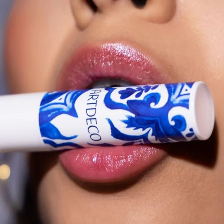 ARTDECO Color Booster Lip Balm - Limited Edition - Pflegender Lippenbalsam mit selbstverfärbenden Pigmenten und Azulejos-Keramik-Design - 1 x 3 g – Bild 4