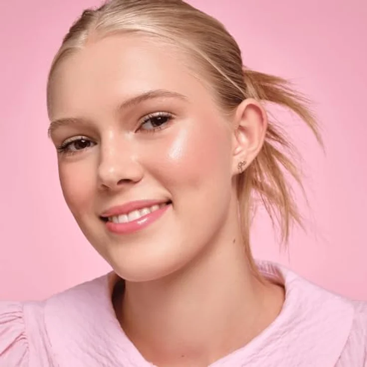 essence Disney Alice in Wonderland flüssiger Aufheller 01 - Grin & Glow, 4 ml, veganer Highlighter mit lichtreflektierenden Pigmenten – Bild 3