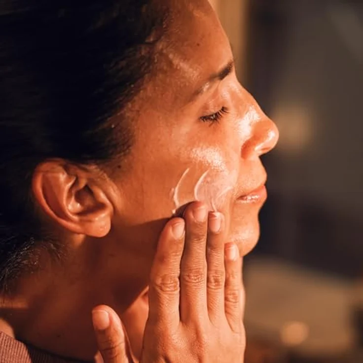 junglück JUNGLÜCK Reinigungsmilch Gesicht - Vegan, Gesichtsreinigung mit BIO Aloe Vera & BIO Mandelöl, pflegt die Haut ohne auszutrocknen – Bild 3