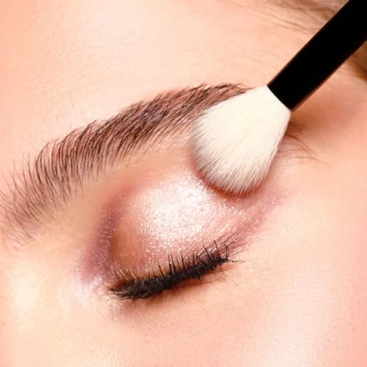 ARTDECO Blending Brush, Schattierpinsel zum Auftragen und Verblenden von Puder- und Cremetexturen, hochwertige synthetische Borsten, 1 Stück – Bild 3