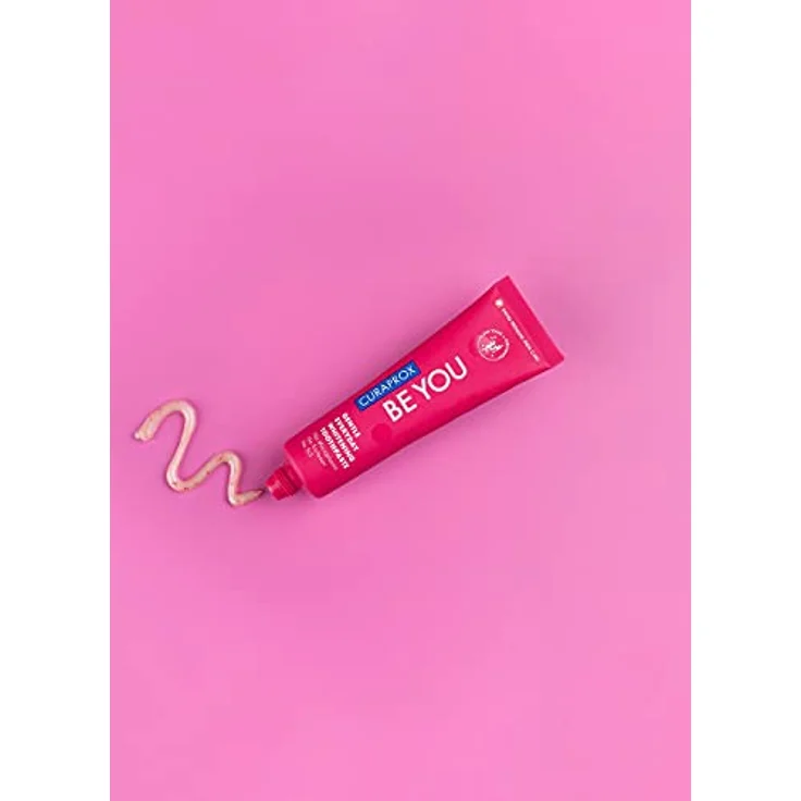 Curaprox Be You Gin Tonic Whitening-Zahnpasta mit Geschmack von Gin Tonic und Kaki, mit Menthol, vegan, 950 ppm Fluorid, RDA 50, rot, 60 ml – Bild 3