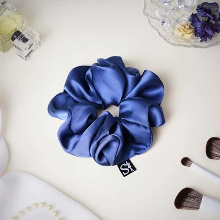 Sister Young LILU STEEL BLUE Scrunchie Haargummi, Satin-Eleganz, sanft zum Haar, universelle Größe, für jeden Anlass – Bild 2