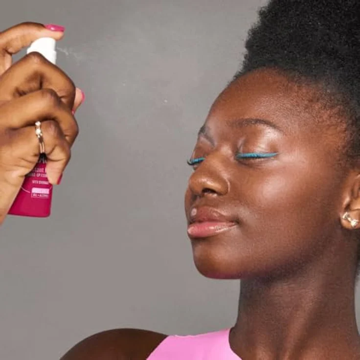 essence fix & LAST instant MATTE Fixing Spray, langanhaltendes Make-up mit verbessertem Sprühkopf, mattes Finish – Bild 6