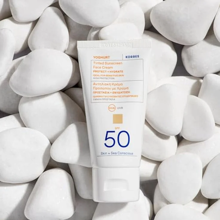 KORRES Yoghurt Getönte Sonnencreme für das Gesicht SPF50, pflegender Lichtschutz mit natürlicher Tönung, 50 ml – Bild 2