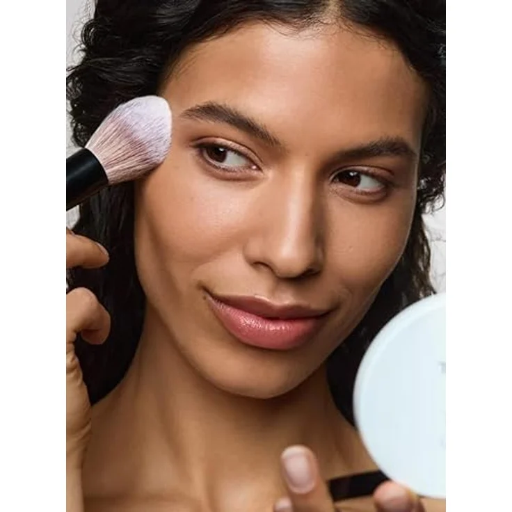 UND GRETEL WOLKEN Compact Powder Tanned 03, Puder mit Sonnenschutz SPF 50+, Weichzeichner-Effekt, kaschierend, hautoptimierend, 10 g – Bild 3