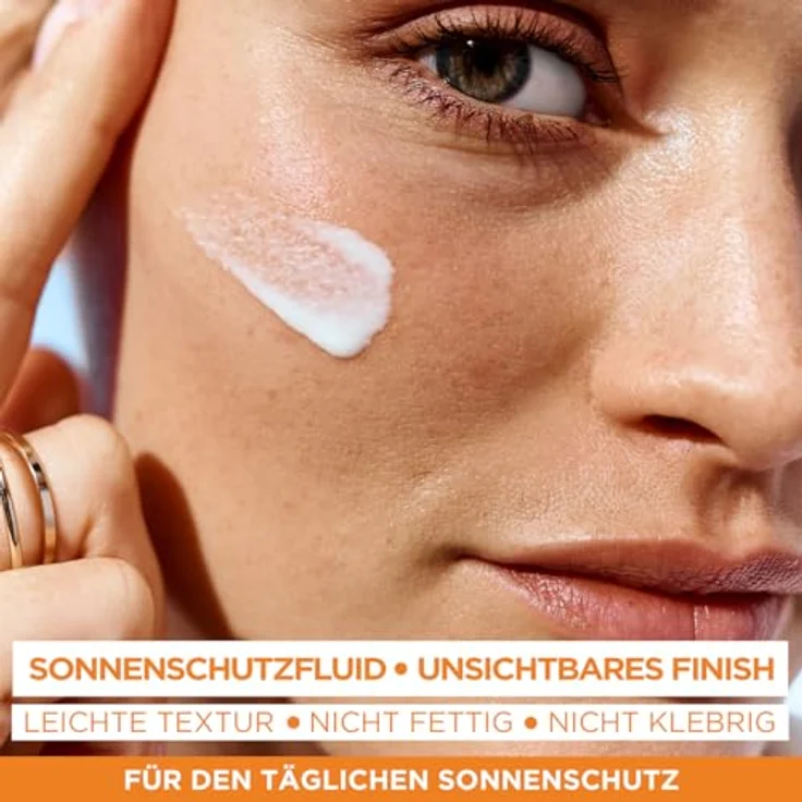 Garnier UV-Sonnenschutzfluid gegen dunkle Flecken, Sehr hoher Sonnenschutz mit LSF 50+, Unsichtbares Finish, Ambre Solaire Super UV Vitamin C Daily Fluid, 1 x 40 ml – Bild 4