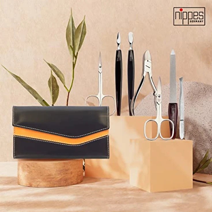 Nippes Seam Maniküre-Set schwarz, inkl. Hautschere, Nagelschere, Saphirfeile, Pinzette, Reiniger, Nagelhautschieber & aus rostfreiem Stahl, Rindleder-Etui – Bild 3