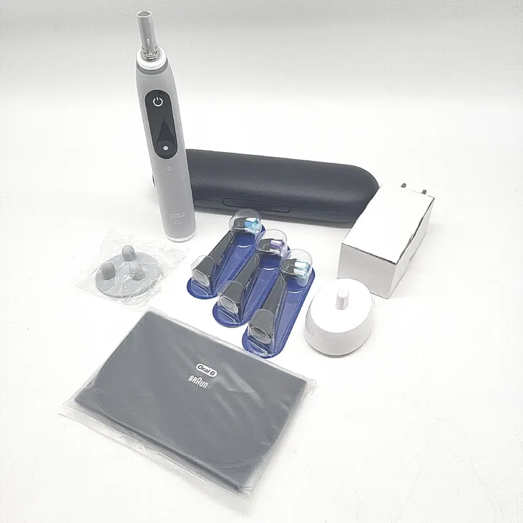 Braun Oral-B iO Series 6 Plus Edition, elektrische Zahnbürste mit 5 Reinigungsmodi, graue Ausführung, inklusive 3 Aufsteckbürsten und Reiseetui