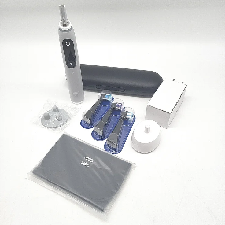 Braun Oral-B iO Series 6 Plus Edition, elektrische Zahnbürste mit 5 Reinigungsmodi, graue Ausführung, inklusive 3 Aufsteckbürsten und Reiseetui