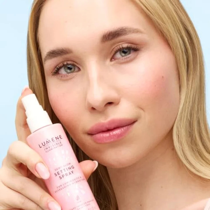 Lumene Invisible Illumination Dewy Glow Setting Spray, feuchtigkeitsspendendes Fixing Spray mit nordischem Weidenröschen und Algen, schwerelos – Bild 5
