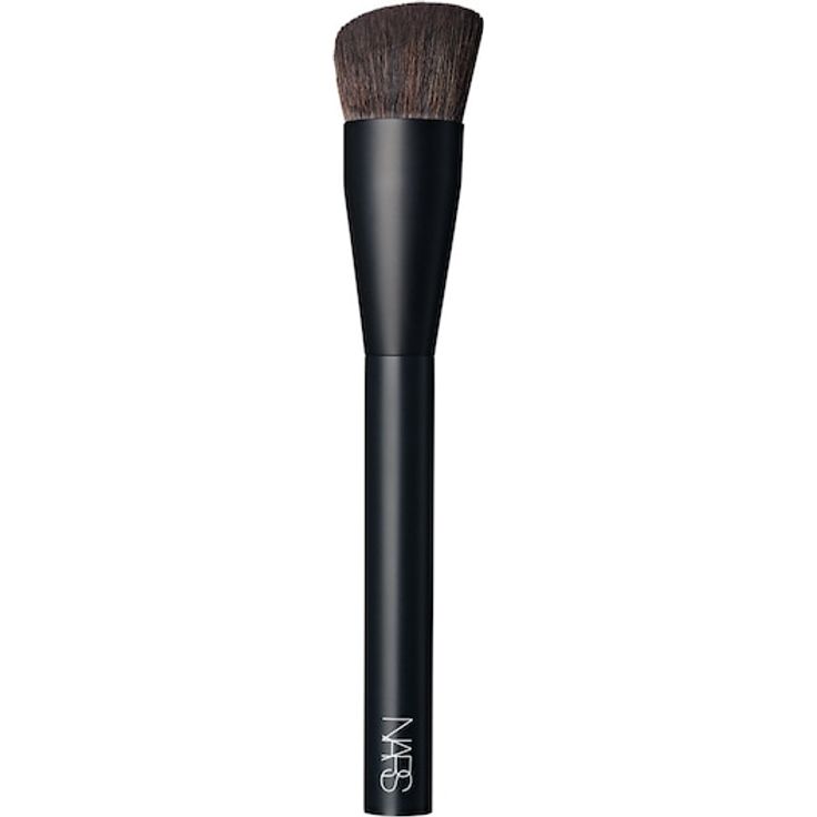 NARS Pinsel #17 Cheek Brush, Rougepinsel mit abgeflachter Form für präzise Konturen, schwarze Stiel mit synthetischen Borsten