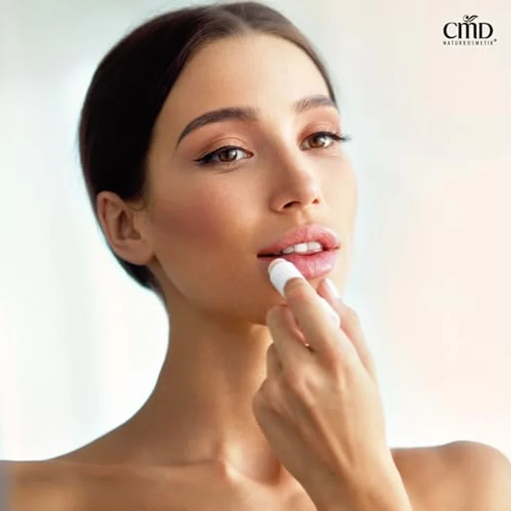 CMD Naturkosmetik Teebaumöl Lippenpflege mit Bio-Sheabutter, 4,50 g - Schutz bei Wind & Wetter, auch bei Lippenbläschen geeignet – Bild 5