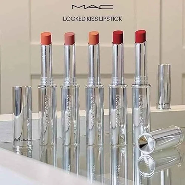 MAC Cosmetics Locked Kiss 24h Lipstick, langanhaltender Lippenstift mit mattierendem Effekt, Farbton Gutsy, 1,8 g – Bild 8