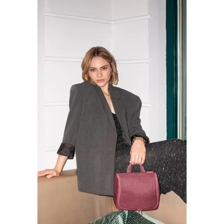 REISENTHEL® toiletbag twist, Kosmetiktasche in maroon mit Haken zum Aufhängen, wasserabweisend, 3L Volumen – Bild 7