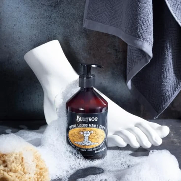 Bullfrog Flüssigseife für Hände und Körper 500 ml, umhüllende Textur mit natürlichen Inhaltsstoffen, würzige und frische Noten, Made in Italy – Bild 4