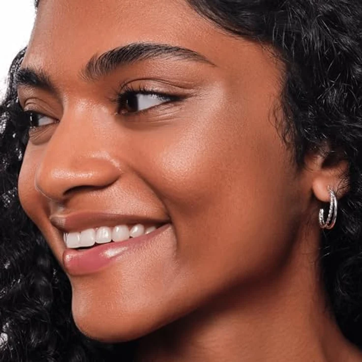 essence Soft Touch Cremiger Highlighter mit Pudereffekt, Farbton 10 Soft Gaze, 4 g - für ein strahlendes Finish und sanft betonte Gesichtspartien – Bild 5