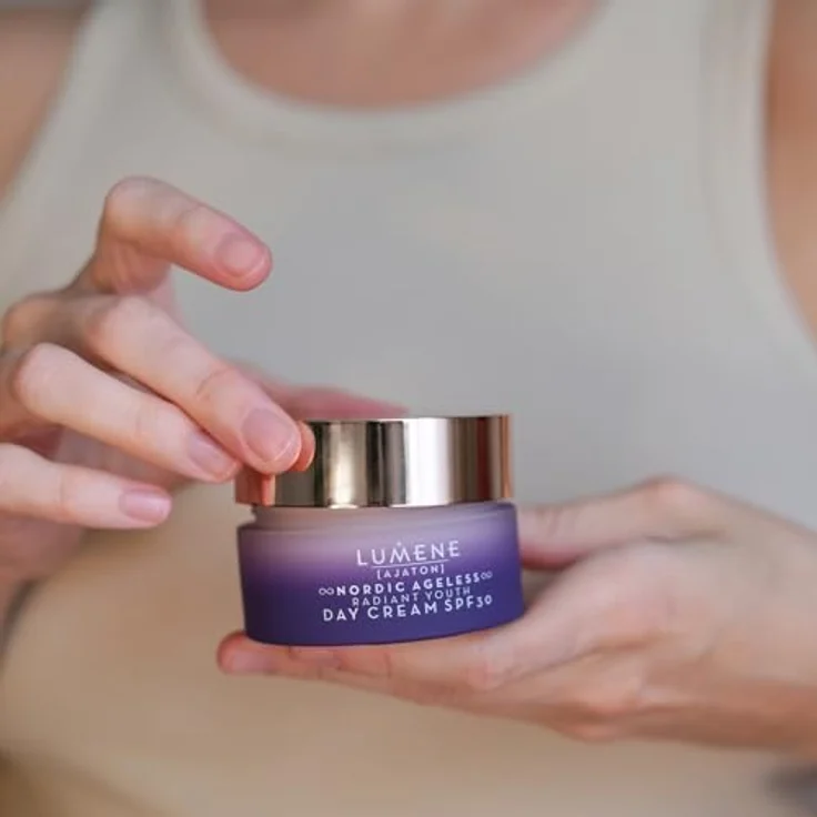 LUMENE Nordic Ageless [AJATON] Radiant Youth Anti-Falten Tagescreme SPF 30, 50 ml - Vegan, für reife Haut – Bild 3