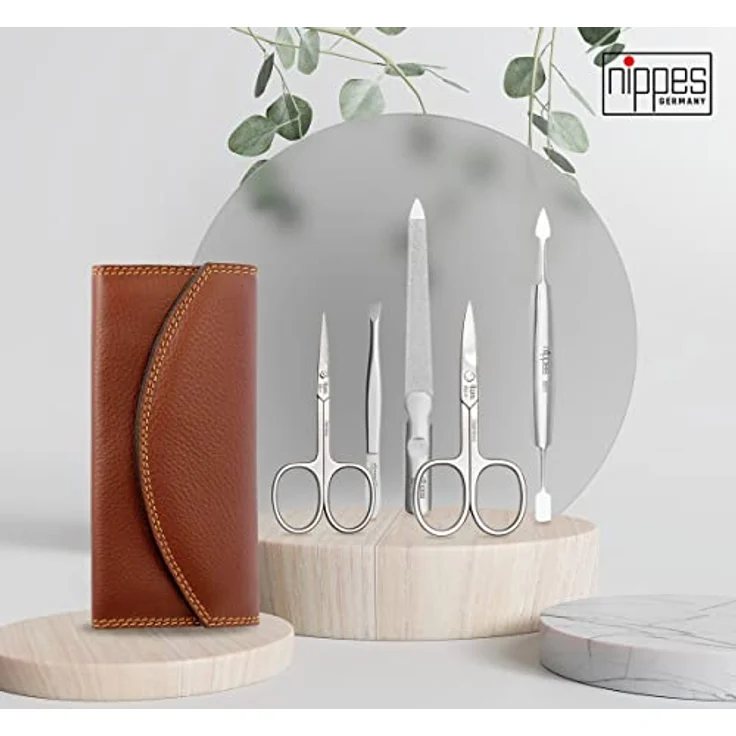 Nippes Classic Maniküre-Set braun, inkl. Hautschere, Nagelschere, Saphirfeile, Pinzette & Doppelinstrument, aus rostfreiem Stahl, Rindleder-Etui – Bild 3