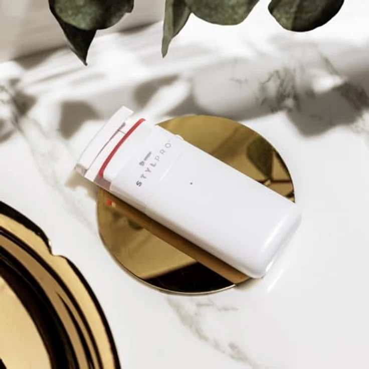 StylPro Hot Lash, Beheizte Wimpernzange mit sanfter Wärme, inklusive Reiseetui und Batteriestandsanzeige – Bild 3
