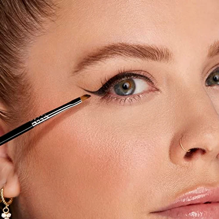 Sigma Beauty E06 Winged Liner Eyelinerpinsel, präziser Pinsel für schwingende Lidstriche, geeignet für Gel- oder Flüssiglidstrich – Bild 5