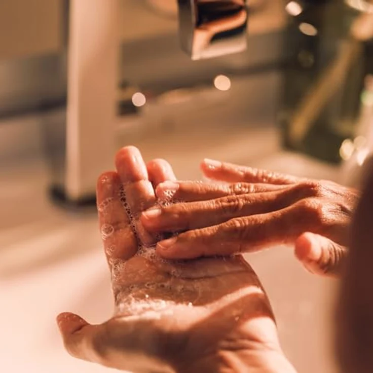 JUNGLÜCK Enzym Peeling Gesicht - Vegan, 10% Vitamin C, Mildes mechanisches Gesichtspeeling zur Zellerneuerung und Milderung von Pigmentflecken und Pickelmalen – Bild 5