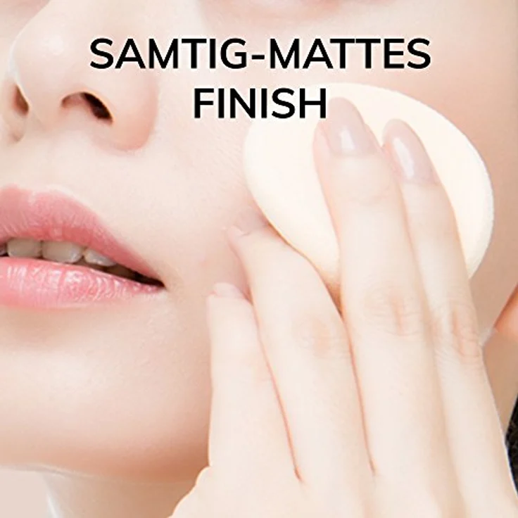 Manhattan Cosmetics Soft Compact Powder Helles Kompakt Puder Mit Puderquaste für einen matten und ebenmäßigen Teint Farbe Vanille 9 g – Bild 5