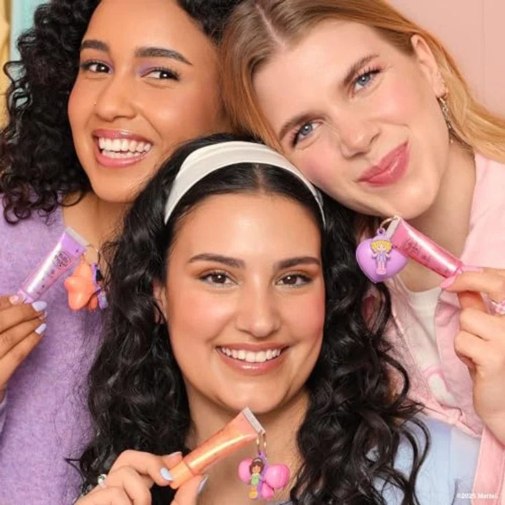 essence Polly Pocket lip glaze Lipgloss 01 90’s Girl, glänzendes Finish mit Schimmerpartikeln und fruchtigem Erdbeerduft – Bild 3