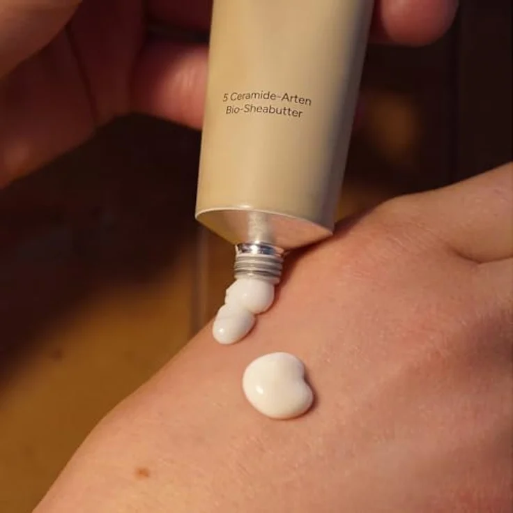 JUNGLÜCK Ceramide Handcreme, Vegan, duftneutral, feuchtigkeitsspendende Pflege mit 5 Ceramiden für trockene und raue Hände – Bild 5