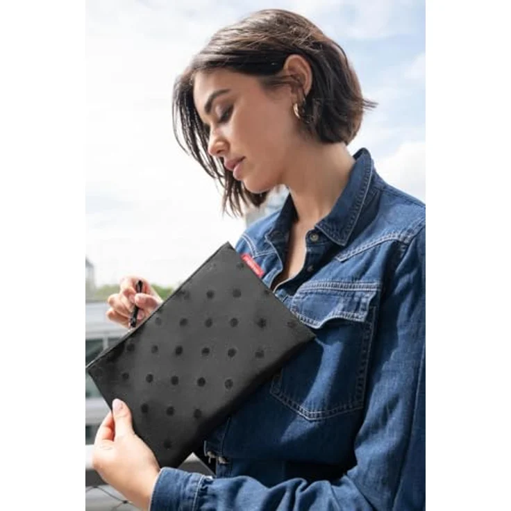 reisenthel case 1 Glossy dots Black - Universeller Kleiner Organizer mit extralanger Reißverschlussöffnung – Bild 3