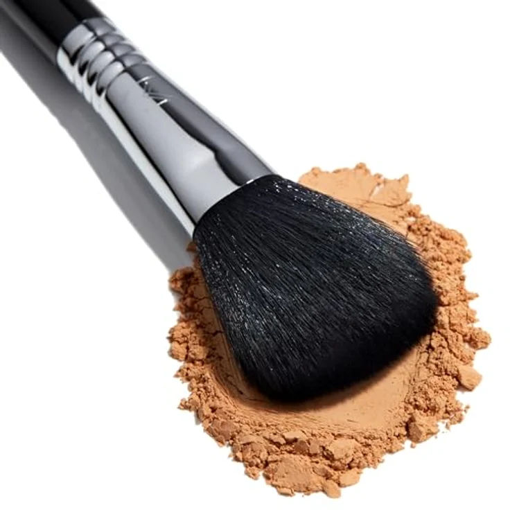Sigma Beauty 4DHD Kabuki Concealerpinsel, vielseitiger Make-up Pinsel für präzise Concealer-Verblendung und Feinkaschierung – Bild 4