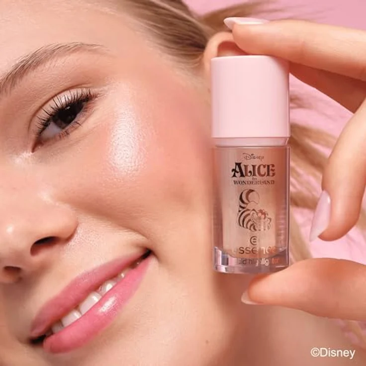 essence Disney Alice in Wonderland flüssiger Aufheller 01 - Grin & Glow, 4 ml, veganer Highlighter mit lichtreflektierenden Pigmenten – Bild 4