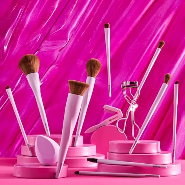 essence Buff away your problems, flacher Make-up-Pinsel für cremige Produkte, präzise Anwendung – Bild 6