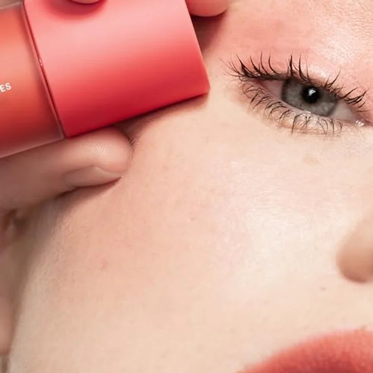 3INA The No-Rules Cream Blush, 8 ml VIVID RED - Multifunktionales Creme-Rouge für Lippen, Wangen und Augenlider, individuell aufbaubare Deckkraft – Bild 2