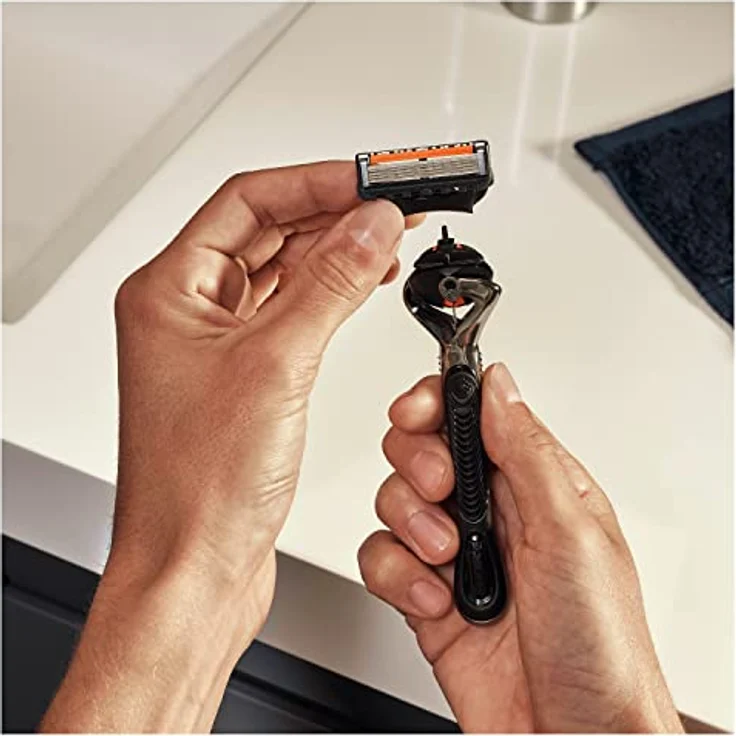 Gillette Fusion5 ProGlide Rasierklingen 12 Stück – Bild 4