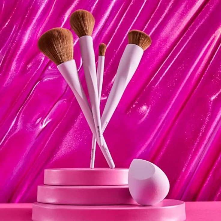 essence Buff away your problems, flacher Make-up-Pinsel für cremige Produkte, präzise Anwendung – Bild 5