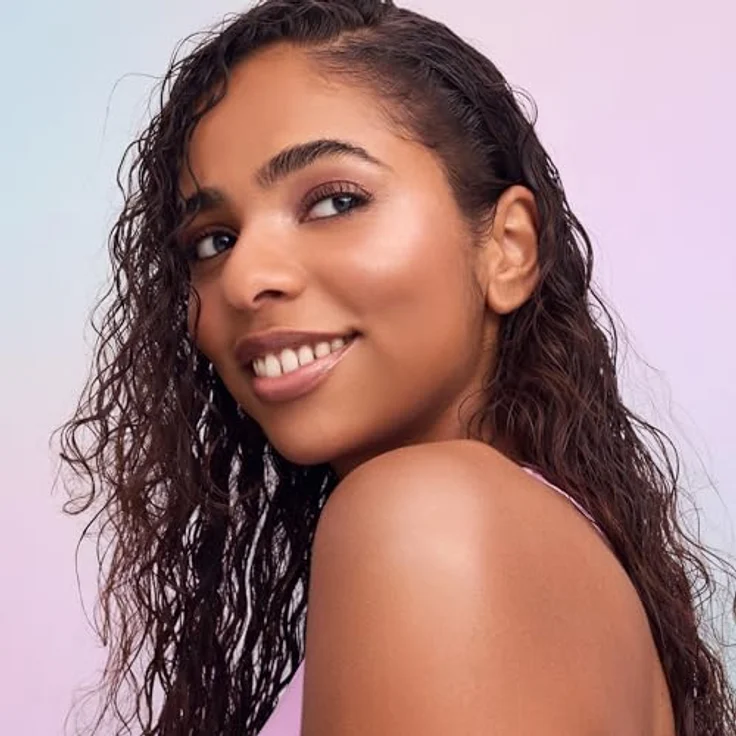 essence Disney The Little Mermaid Aufhellender Stift für das Gesicht, Farbton 01 Watch Me Shine, 8 g, veganer Highlighter mit lichtreflektierenden Pigmenten – Bild 4