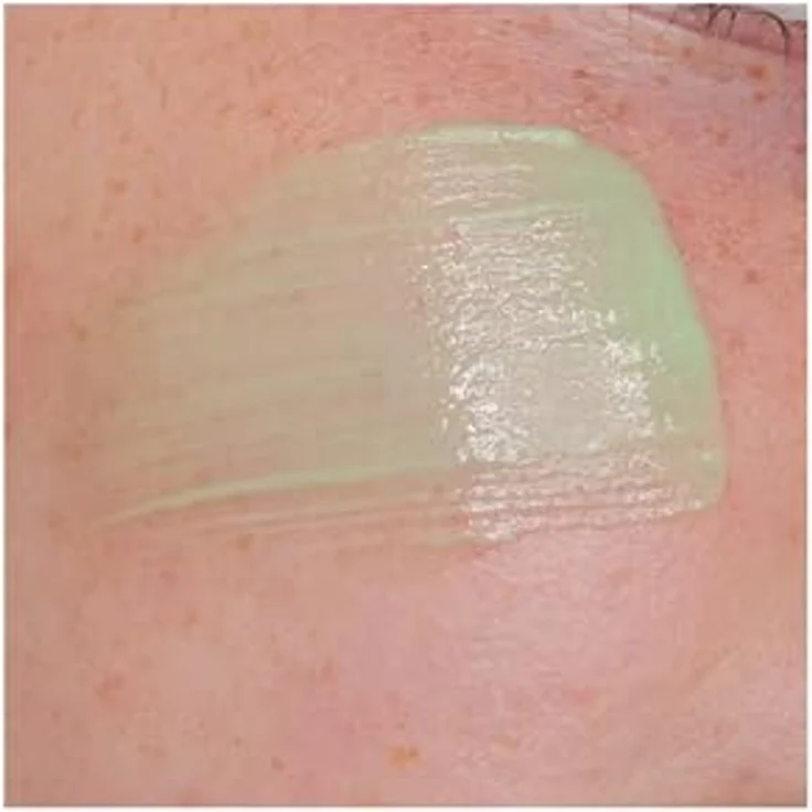 essence Redness Reducer Make-up Primer, Primer gegen Rötungen, 30 ml, vegan – Bild 3