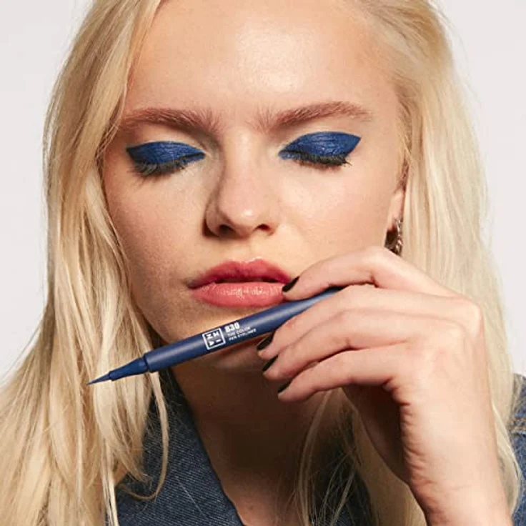 3INA The Color Pen Eyeliner, Filzstift-Eyeliner in Navy Blue, 1 ml mit satter, intensiver Farbe und präziser Linienführung – Bild 5