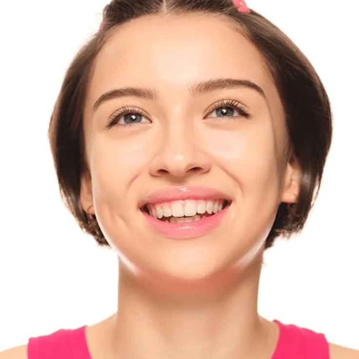 Essence Shiny Lipgloss CAKE MY DAY!, 10 ml mit rosafarbenen Glitzerpartikeln und süßem Geburtstagskuchenduft – Bild 3