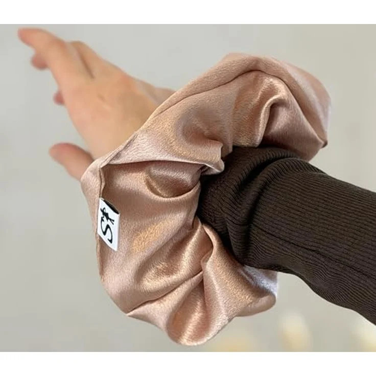Sister Young LILU CHAMPAGNE Scrunchie, elegantes Haargummi aus leichter Chiffonqualität, ideal für dezente Frisuren – Bild 8