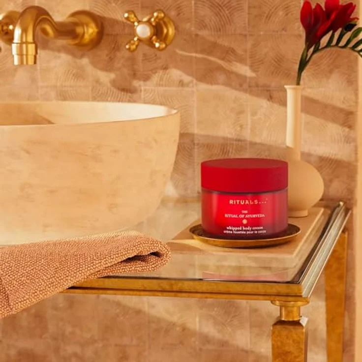 RITUALS The Ritual of Ayurveda Body Cream, Feuchtigkeitsspendende Körpercreme mit Indischer Rose und Süßmandelöl, 220 ml Glastiegel, Zarter Blütenduft – Bild 2