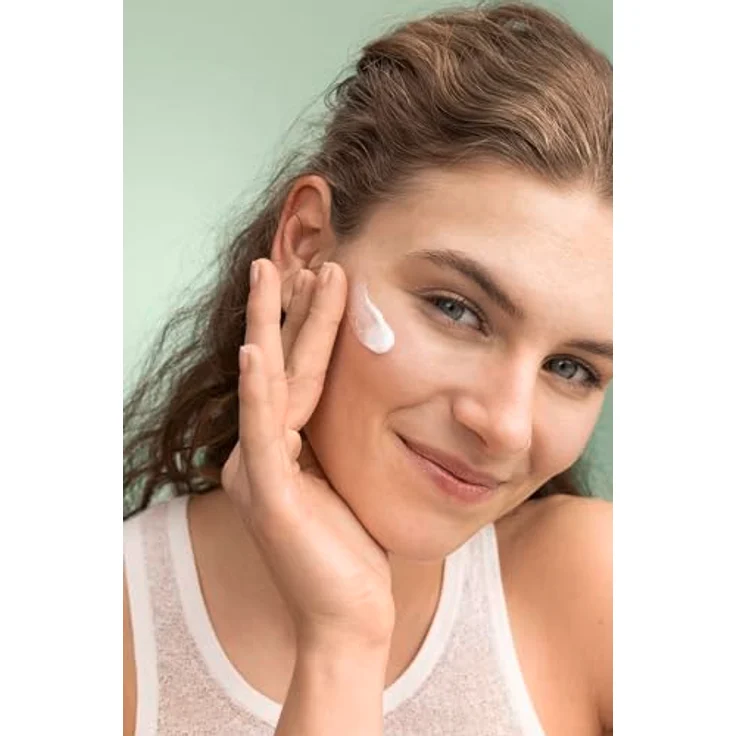 Lavera Pure Beauty mattierende Tagescreme mit Acnilys® und Bambus für unreine Haut, 50 ml – Bild 4