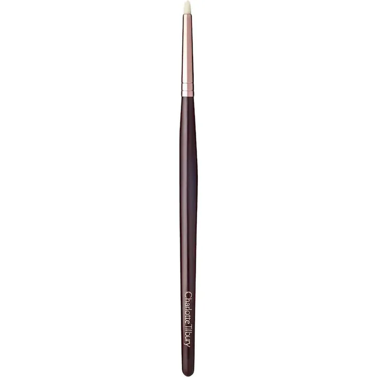 Charlotte Tilbury Eye Liner Brush, Lidschattenpinsel für präzises Auftragen, ergonomisches Design in Karmesin/Roségold, 1 ct
