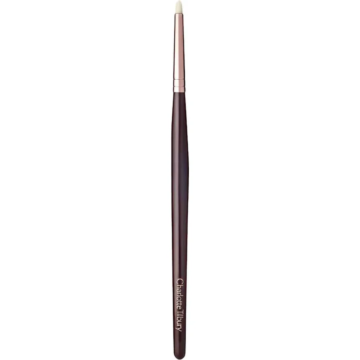Charlotte Tilbury Eye Liner Brush, Lidschattenpinsel für präzises Auftragen, ergonomisches Design in Karmesin/Roségold, 1 ct