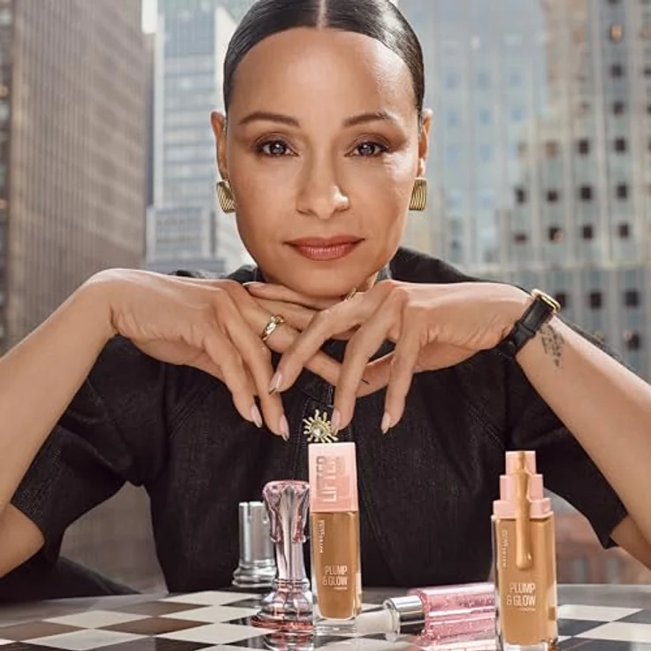 MAYBELLINE NEW YORK Lifter Plump & Glow, aufhellendes Make-up für einen natürlichen Look, Farbton 110, 30 ml – Bild 12