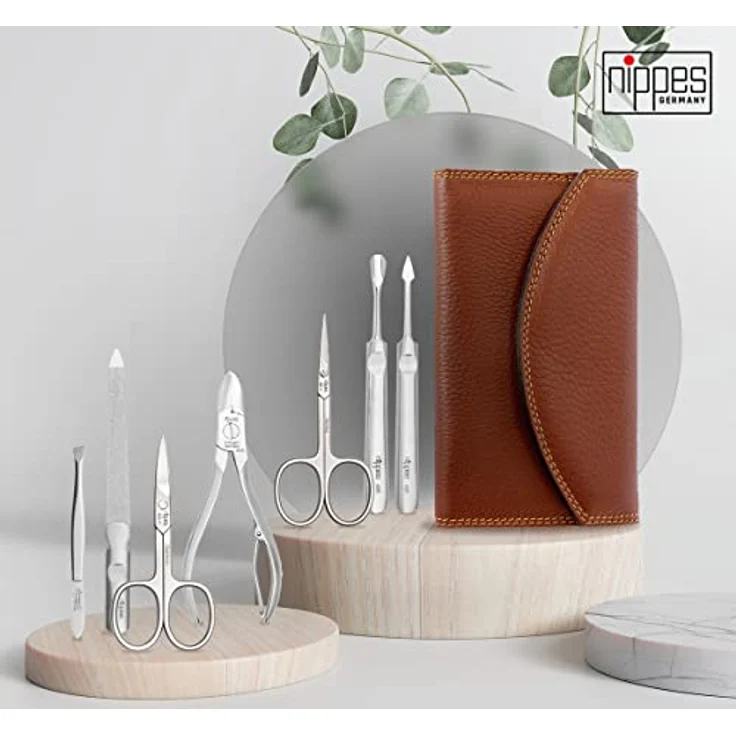 Nippes Classic Maniküre-Set braun, inkl. Hautschere, Nagelschere, Saphirfeile, Pinzette, Reiniger, Nagelhautschieber & aus rostfreiem Stahl, Rindleder-Etui – Bild 3