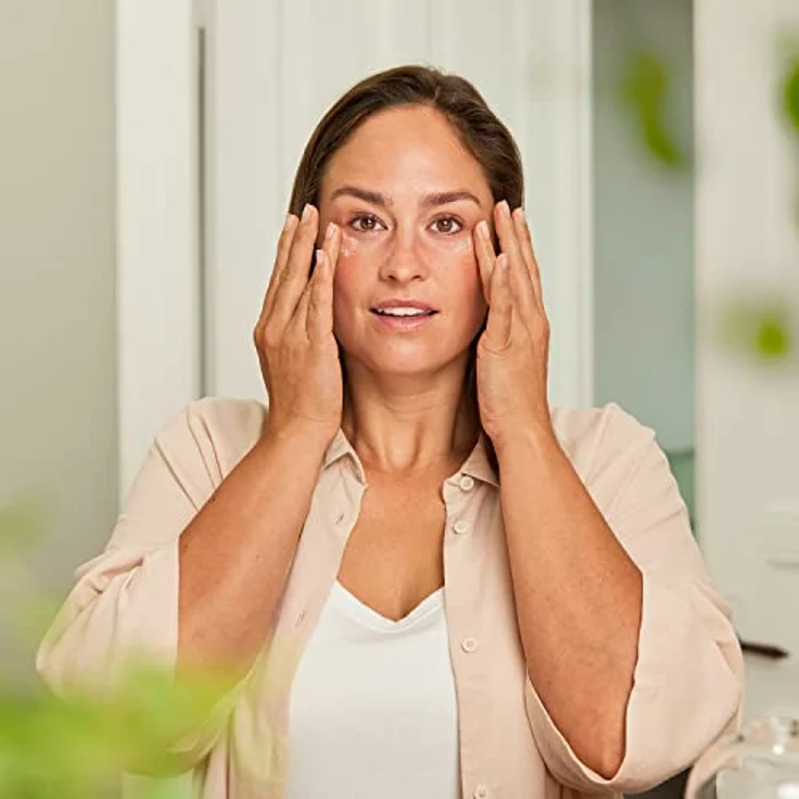 WELEDA Bio Wildrose Glättende Augenpflege, Naturkosmetik Augencreme gegen Falten, Augenringe und Hautalterung im Gesicht für Männer und Frauen (1 x 10 ml) – Bild 4