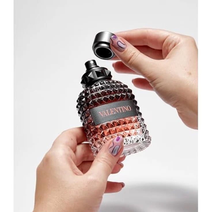 Valentino Uomo Born in Roma Eau de Toilette (EdT) Herrenduft 50 ml Duftfamilie: holzig, würzig, frisch – Bild 2