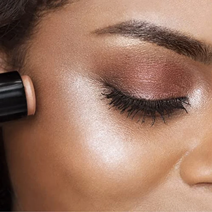 Maybelline Master Strobing Stick Highlighter 9 g Nr. 100 - Light – Bild 4